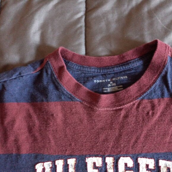 tommy hilfiger t shirt. boys size 9-10 - Picture 3 of 3